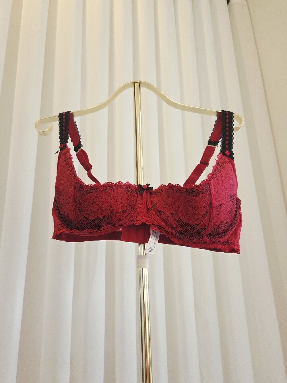 Cacique Quarter Cup Peekaboo Lace Bra Red and Black Like New